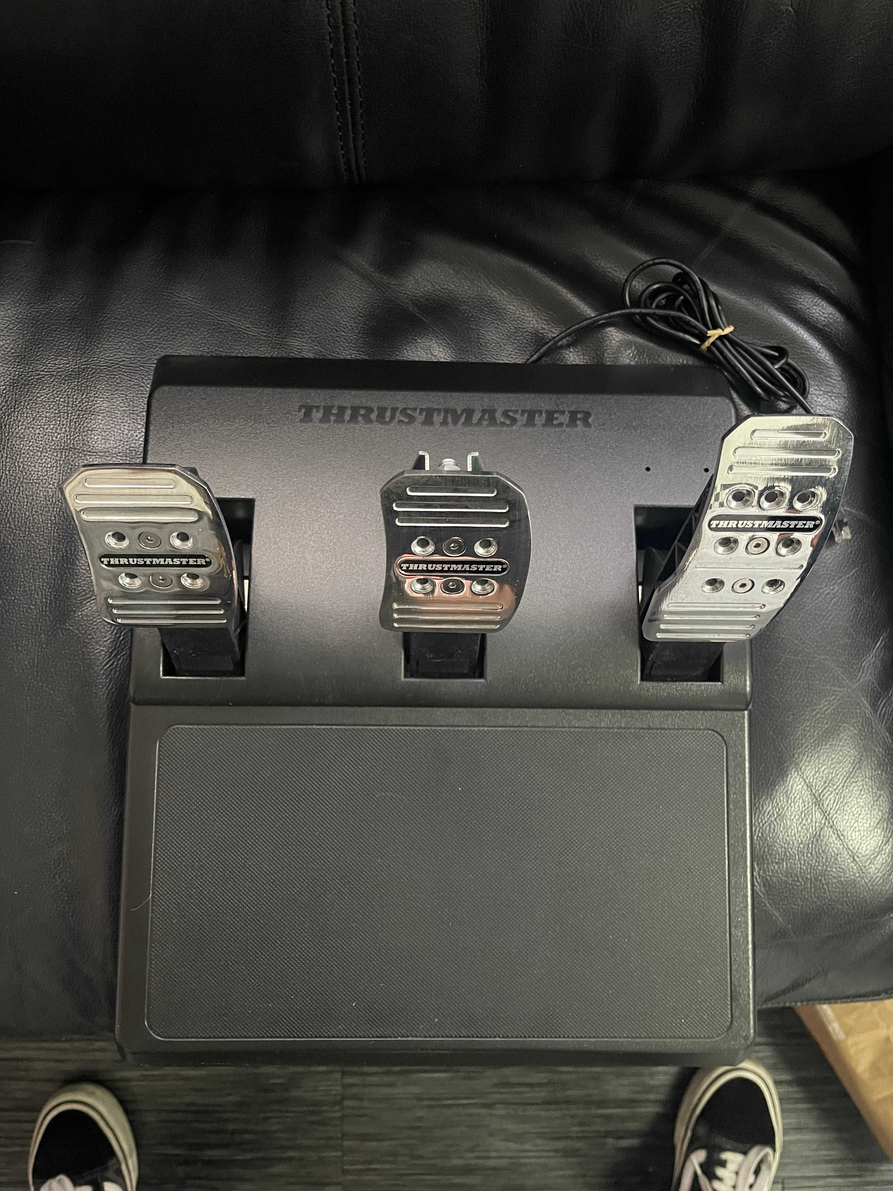 Pedais Thrustmaster T3PA PC/PS/XBOX novos