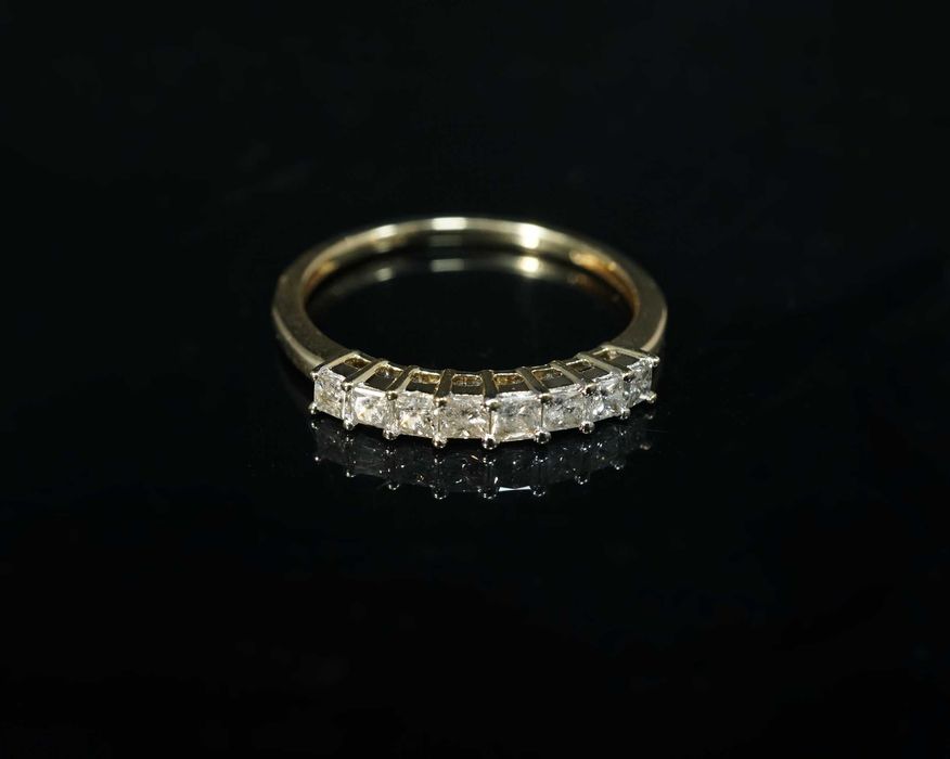 Złoto 375 - złoty pierścionek z Diamentami. CERTYFIKAT