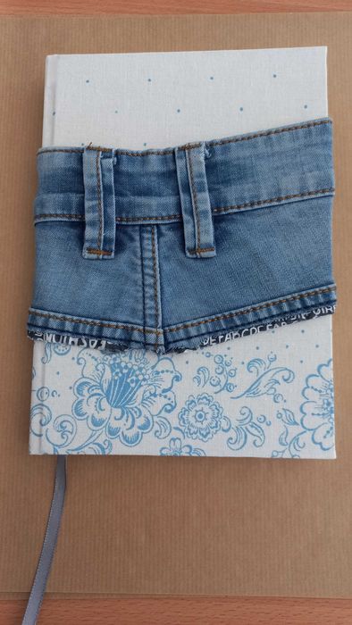 Zeszyty oprawione w jeans i flanelę