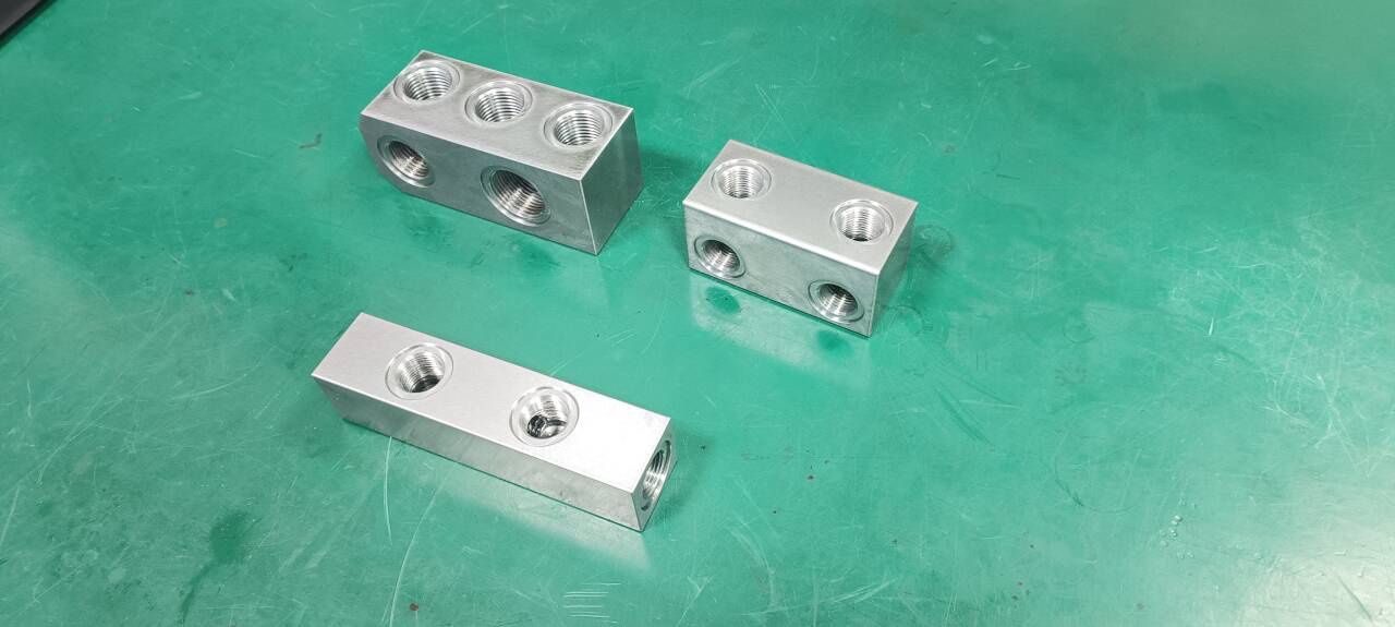 Blok zaworowy hydrauliczny, kolektor, frezowanie,toczenie CNC 3D