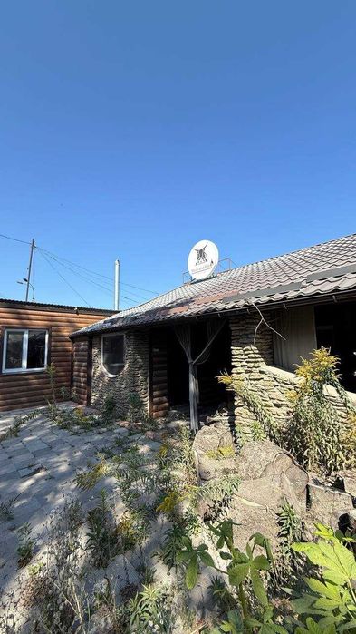 Продам приміщення та земельну ділянку в місті