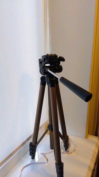 Компактний Штатив Hama (125 см) для легкої Камери