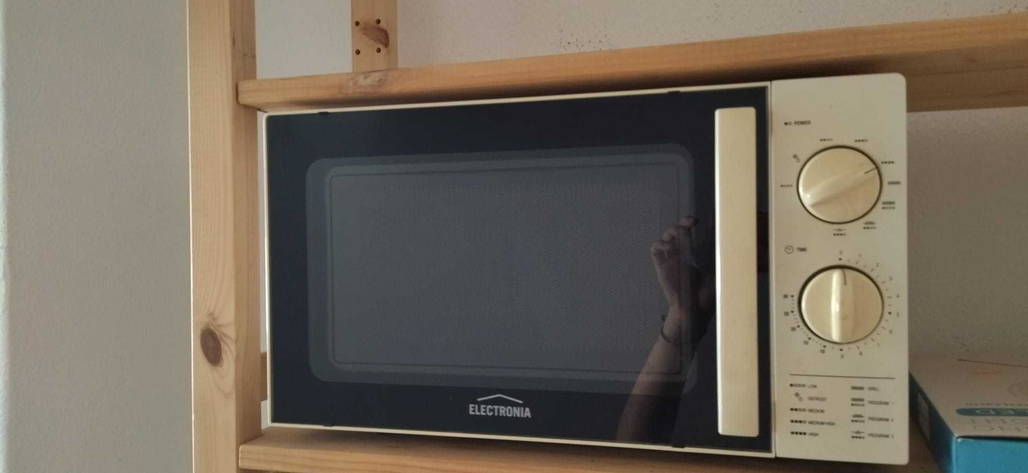 Micro-ondas Electronia - Modelo Vintage em Ótimo Estado