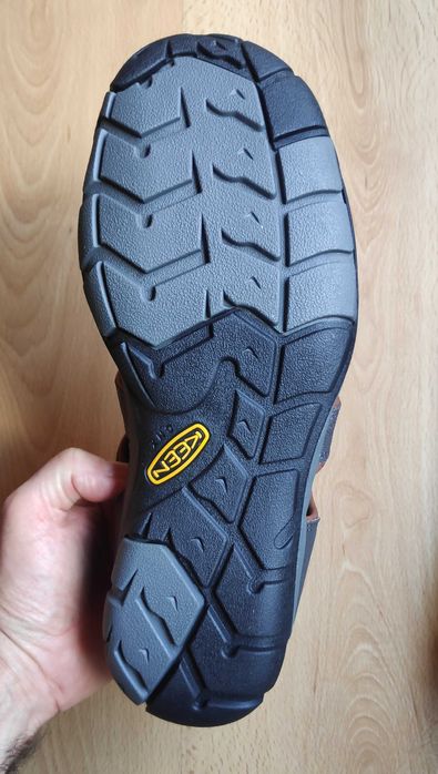 Sandálias KEEN, Tamanho 42 (novas)