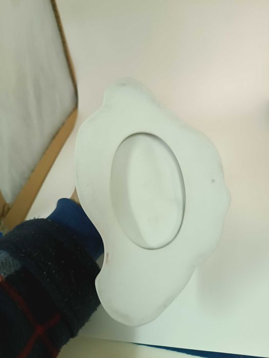 Escultura de Cavalo deitado em biscuit da Vista Alegre. Marcada