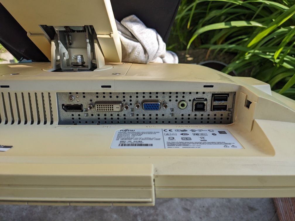 Монітор fuji siemens 24