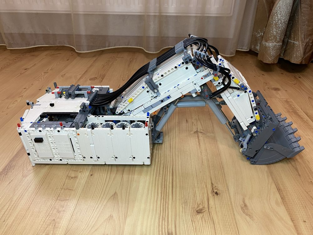 LEGO Technic 42100