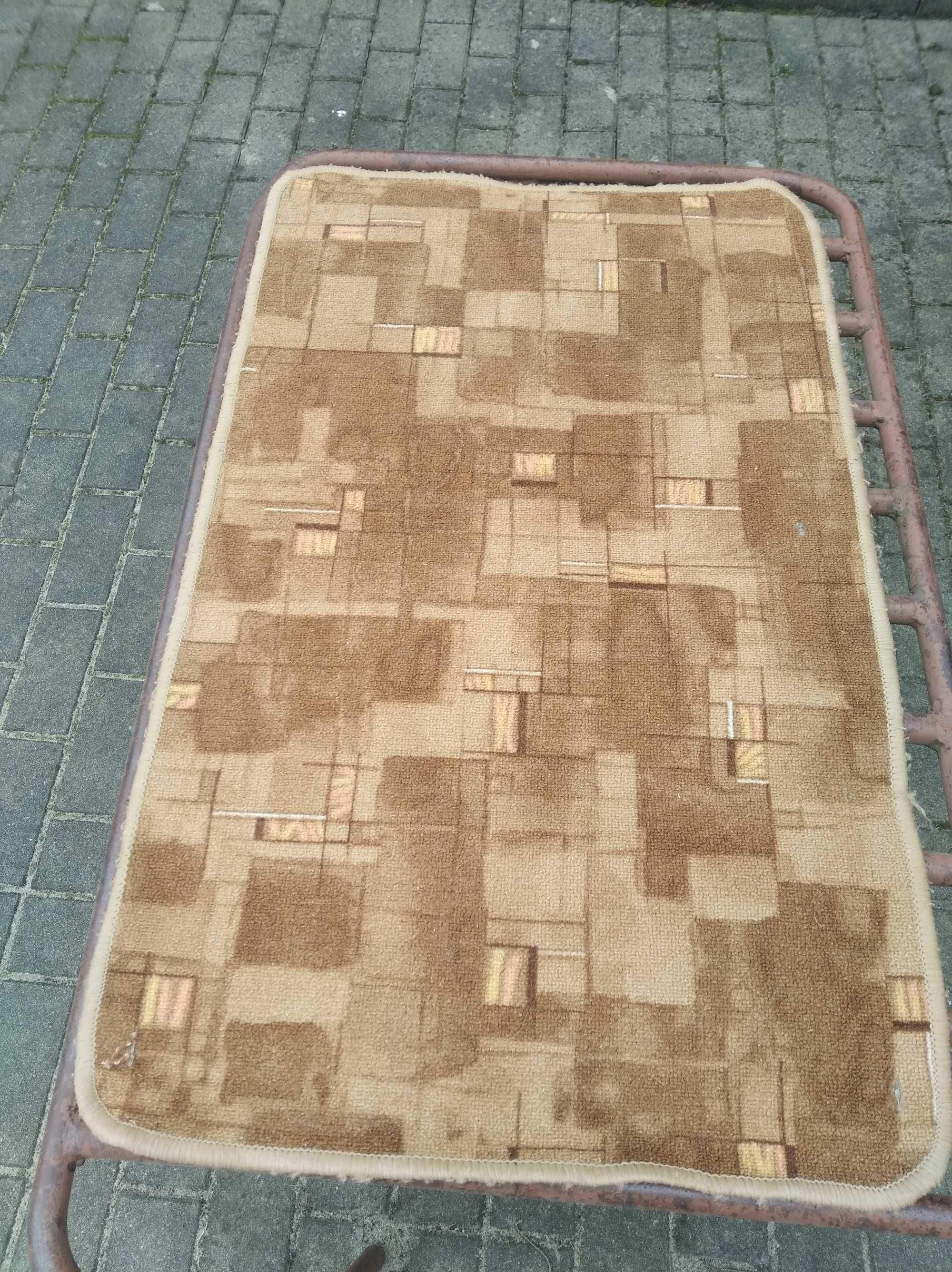 Dywan dywanik 98 cm na 59 cm chodnik Nieużywany na podłodze