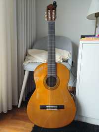 Guitarra Yamaha C40 4/4 (uma corda partida)