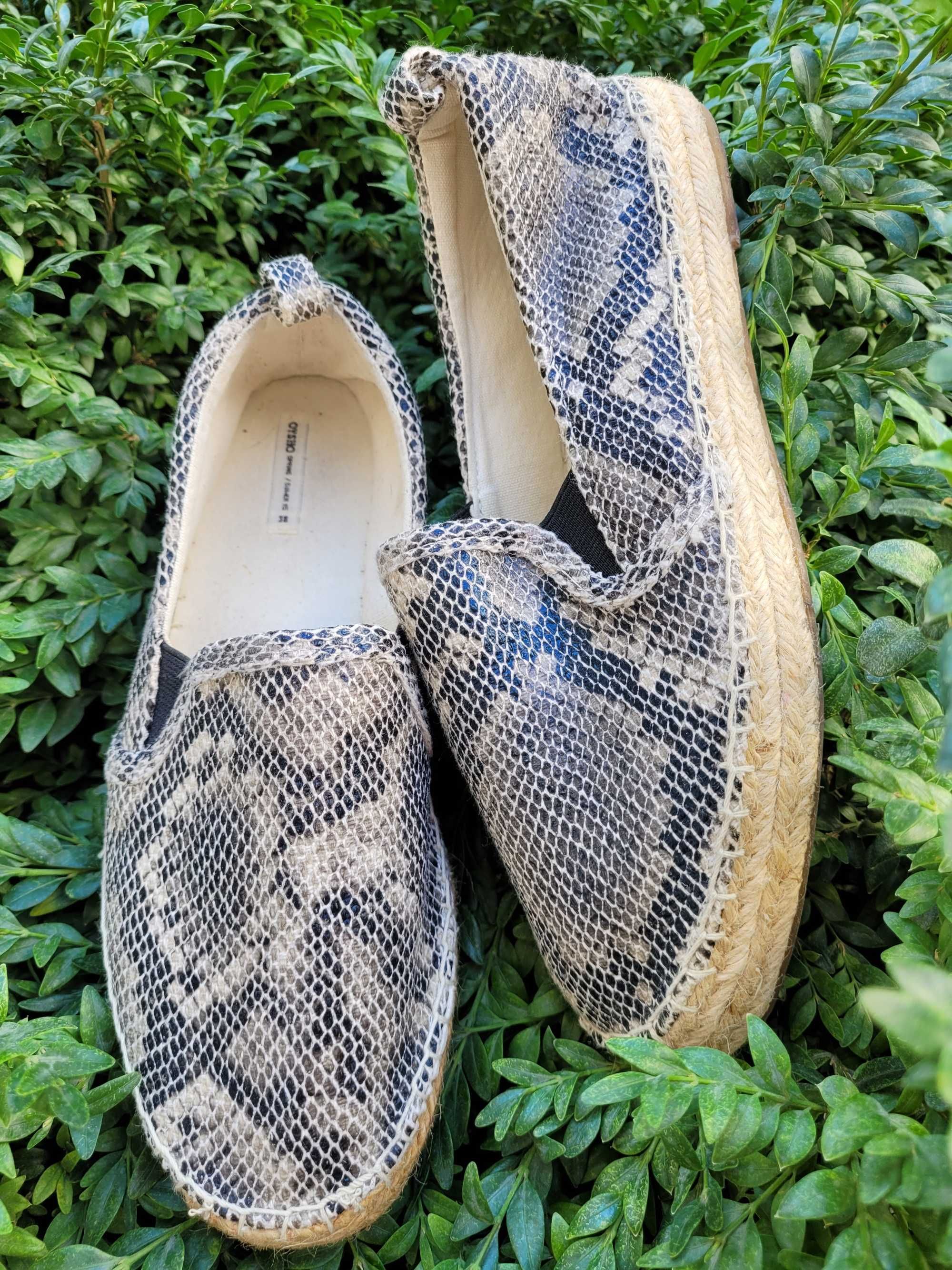 Espadryle we wzór z "wężej skóry"