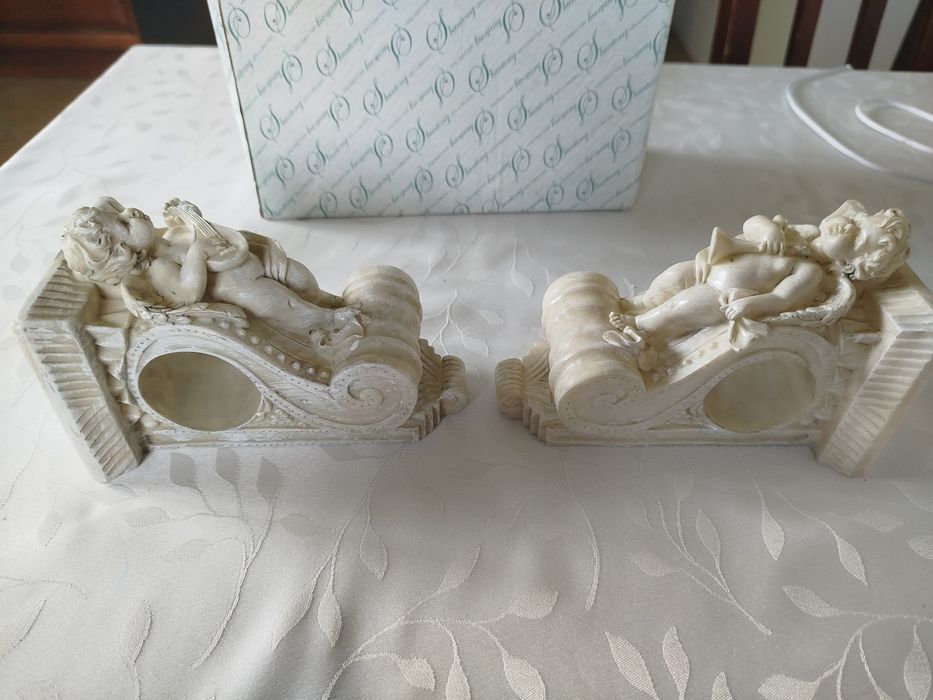 Figurki Komplet 2 szt. wsporników z aniołami, bogato zdobione, ozdoba