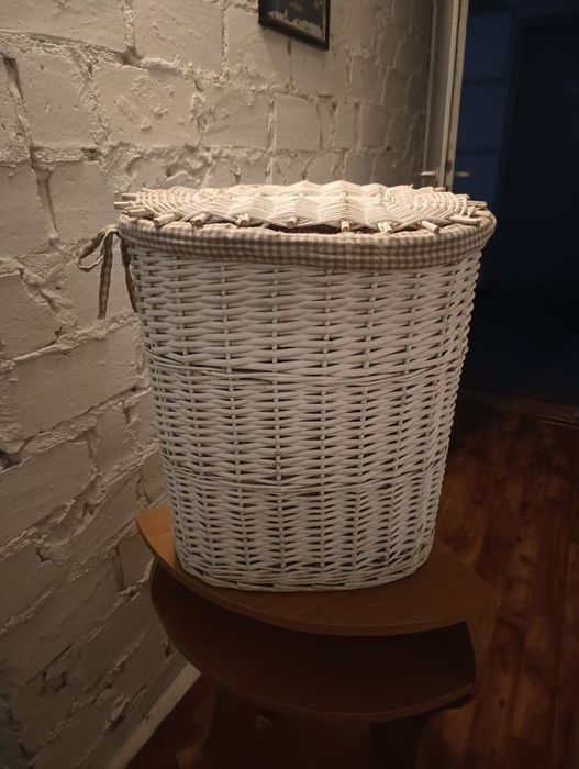 Kosz wiklinowy. Jysk.