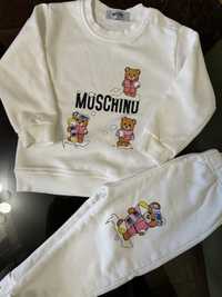 Красивый костюм Moschino на девочку, размер 86-92