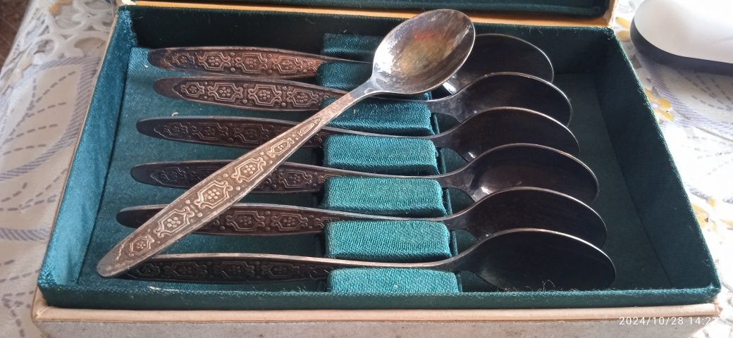 Продам фарфоровый сервиз