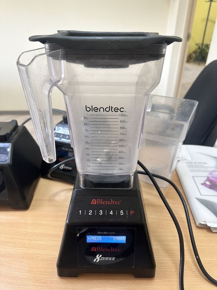 Професійний блендер Blendtec xpress