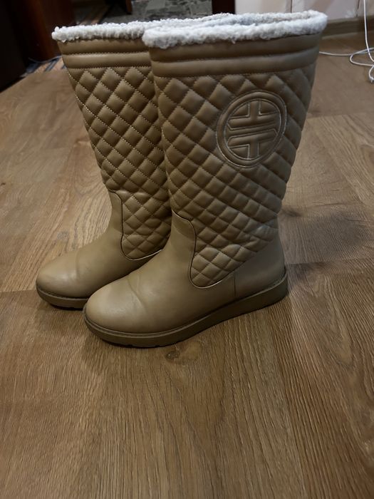 Коричневі чоботи