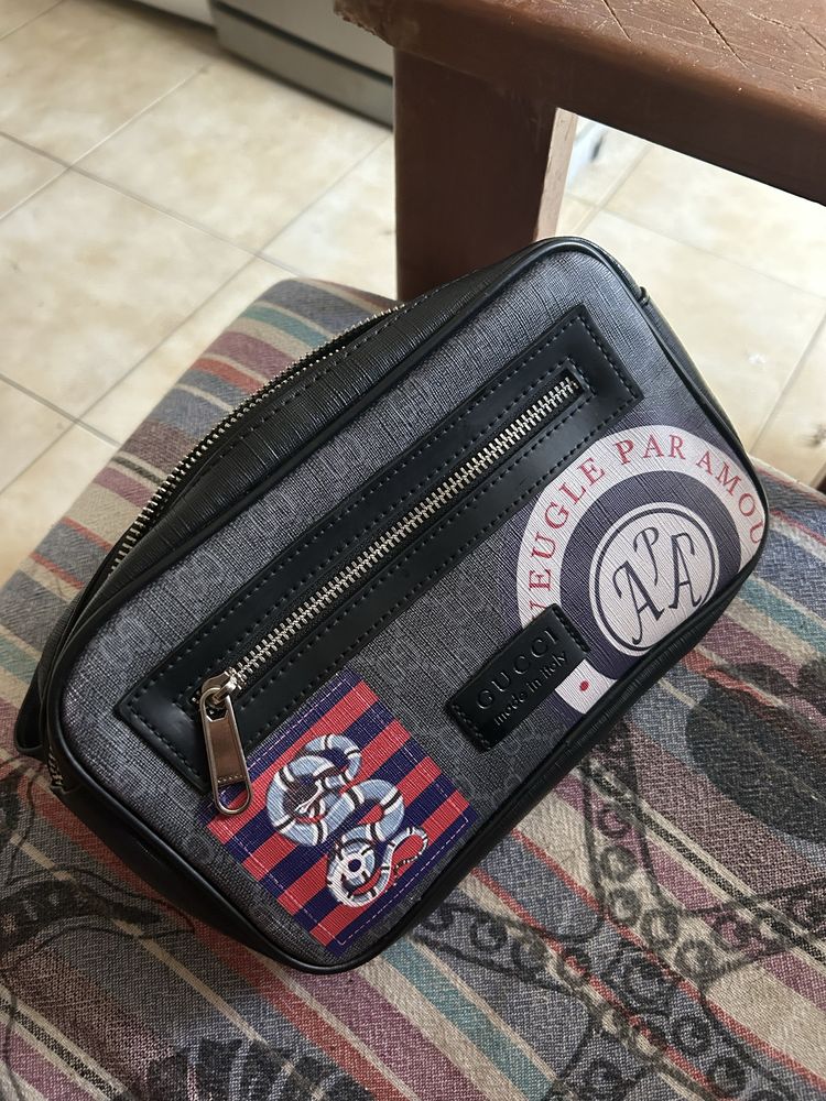 Bolsa de peito da Gucci