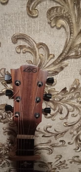 Акустична гітара в чудовому стані продаю з усім що на фото