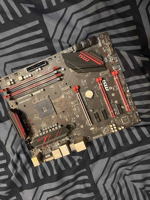 MSI X470 Gaming Plus \ ASUS ROG Strix RX580 8 GB Gaming \ i t.d.