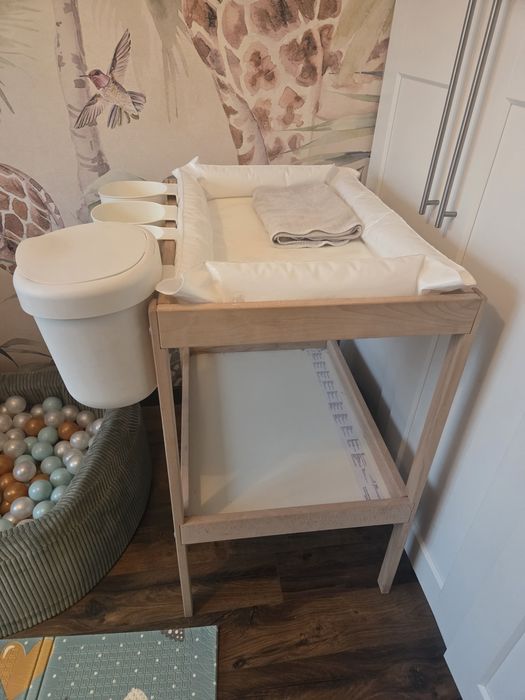 Stół do przewijania IKEA SNIGLAR + zestaw praktycznych koszyków
