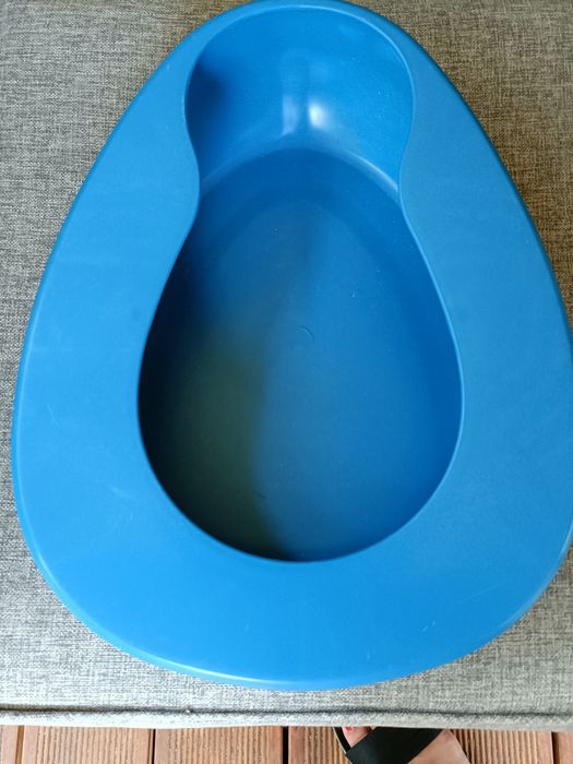 Basen , pisuar dla osoby chorej, leżącej