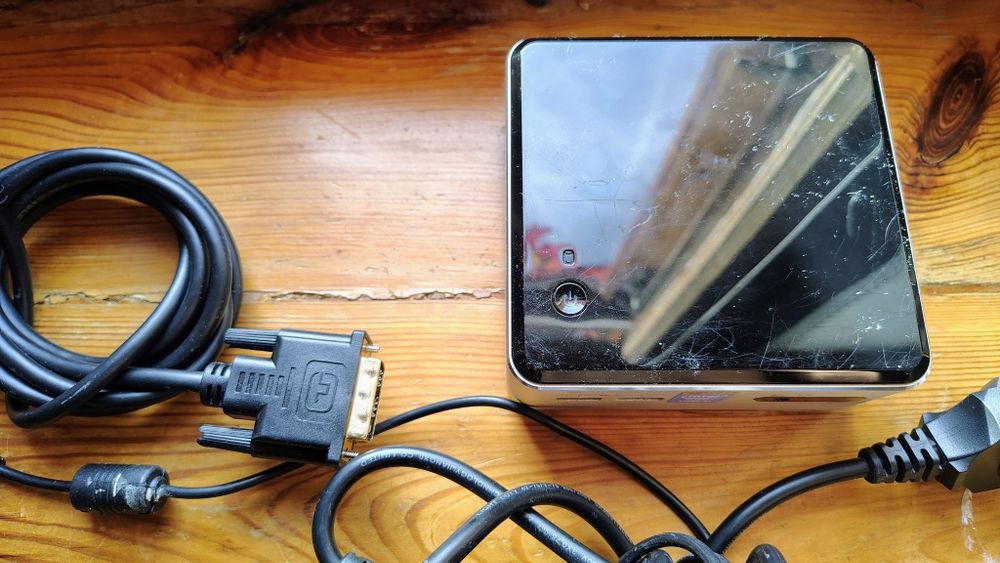 Intel nuc D34010WYKH