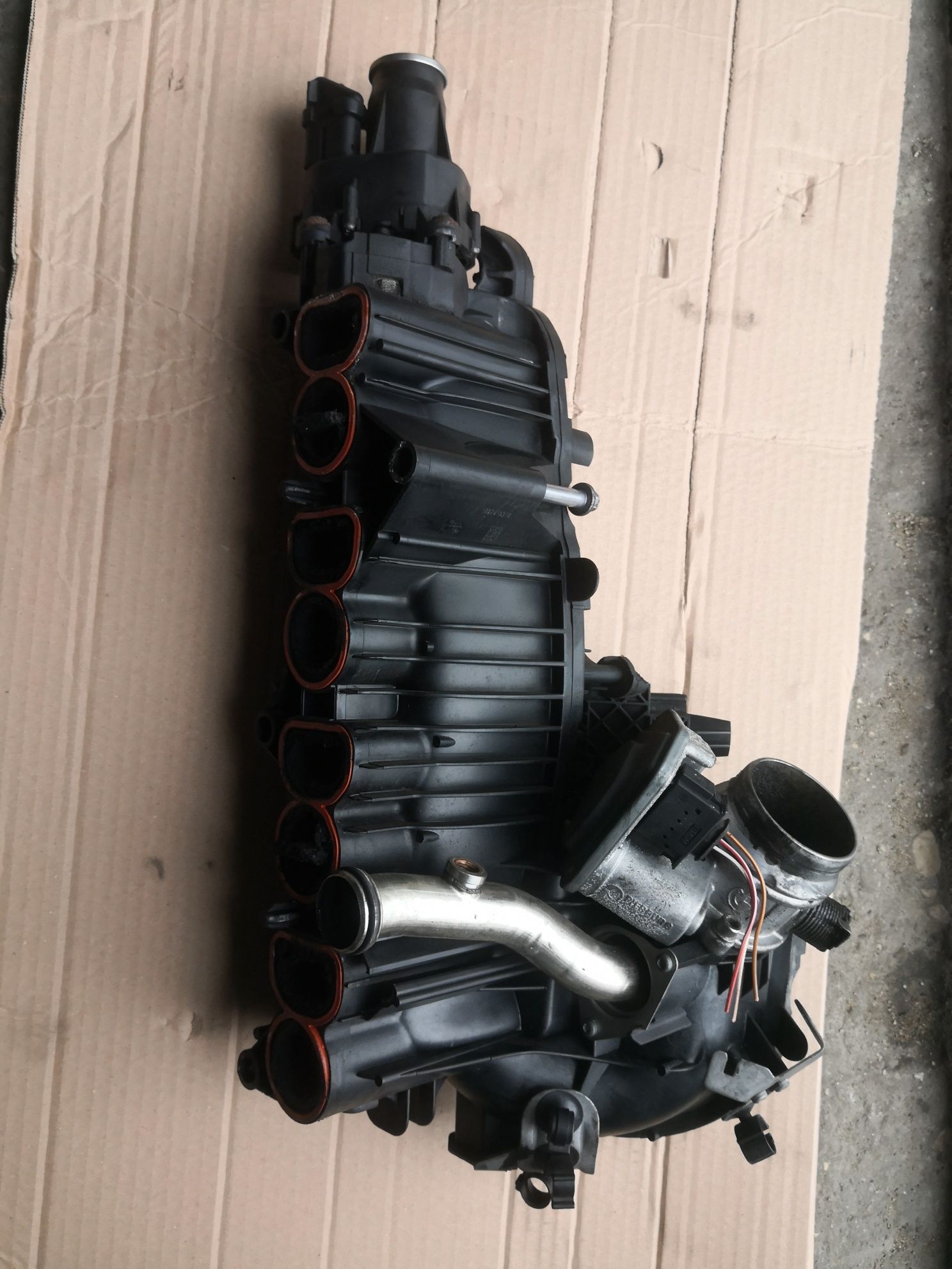 Kolektor ssący BMW N47D20A z klapkami i przepustnicą e90 e87 e60
