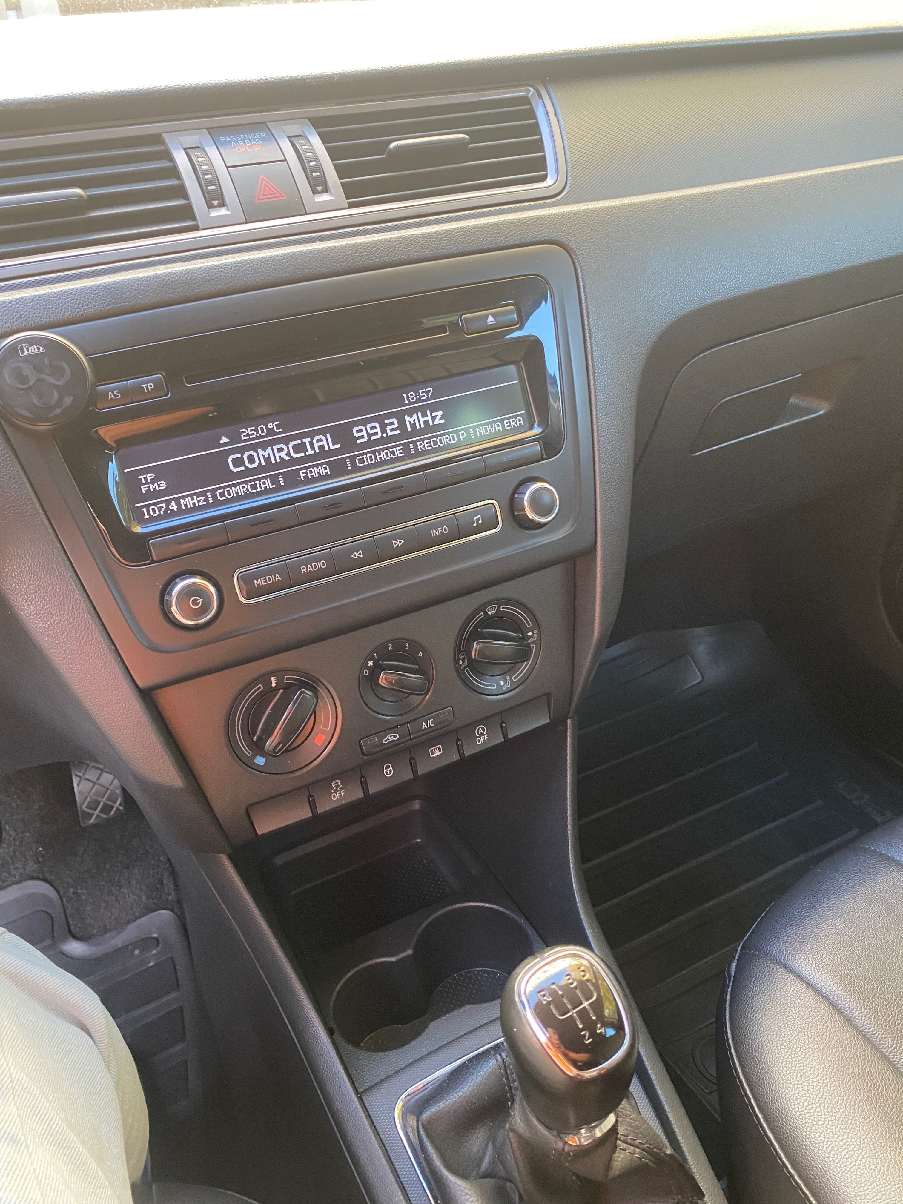 Skoda Rapid impecável