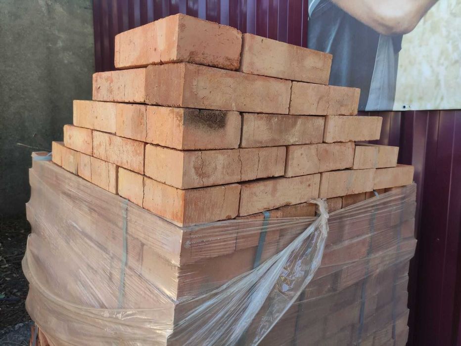 Цегла рядова керамічна М100