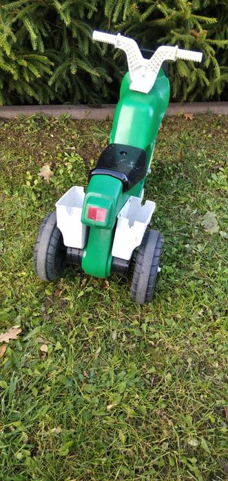 Traktorek z przyczepką i motorem dla dzieci