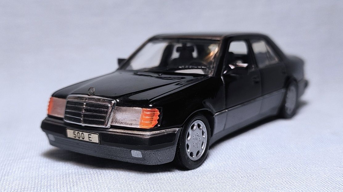 Модель 1/43 Mercedes 500 E W124 "Волчок" (Minichamps)