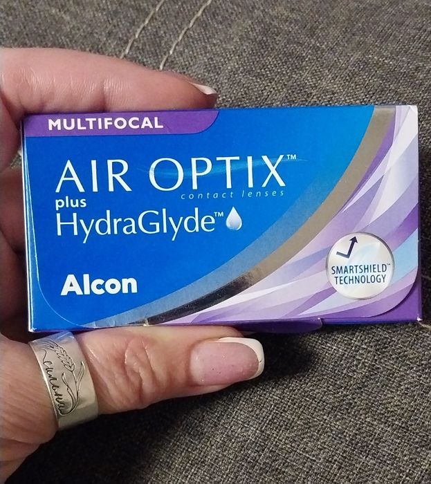 Air Optix Plus HydraGlyde Multifocal - Мультифокальні лінзи (на 1 міс)