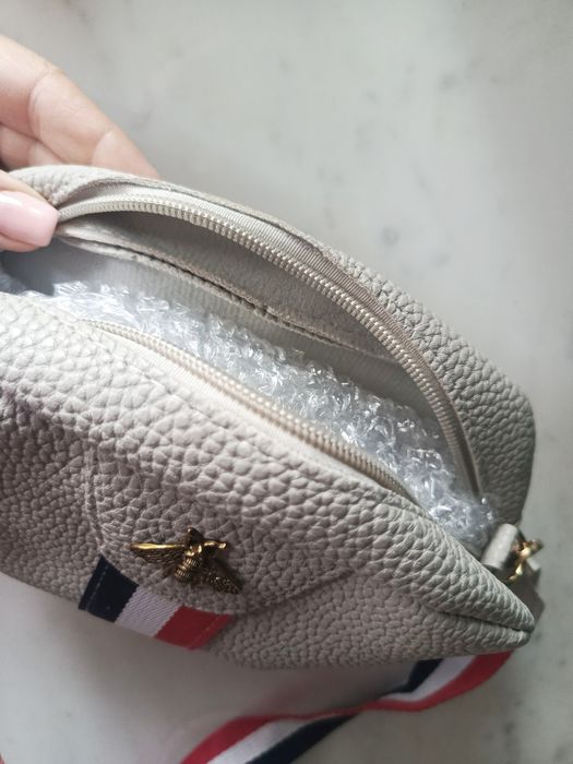 Mała Torebka szara z pszczołą eko skóra crossbody listonoszka