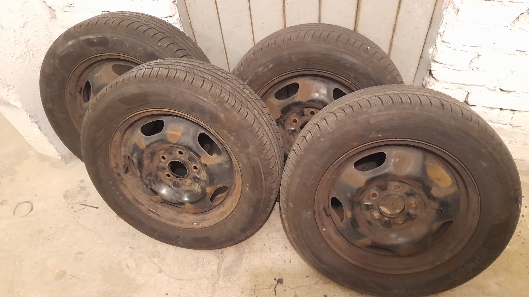 Koła z oponami zimowymi 215x60x16 outlander 1