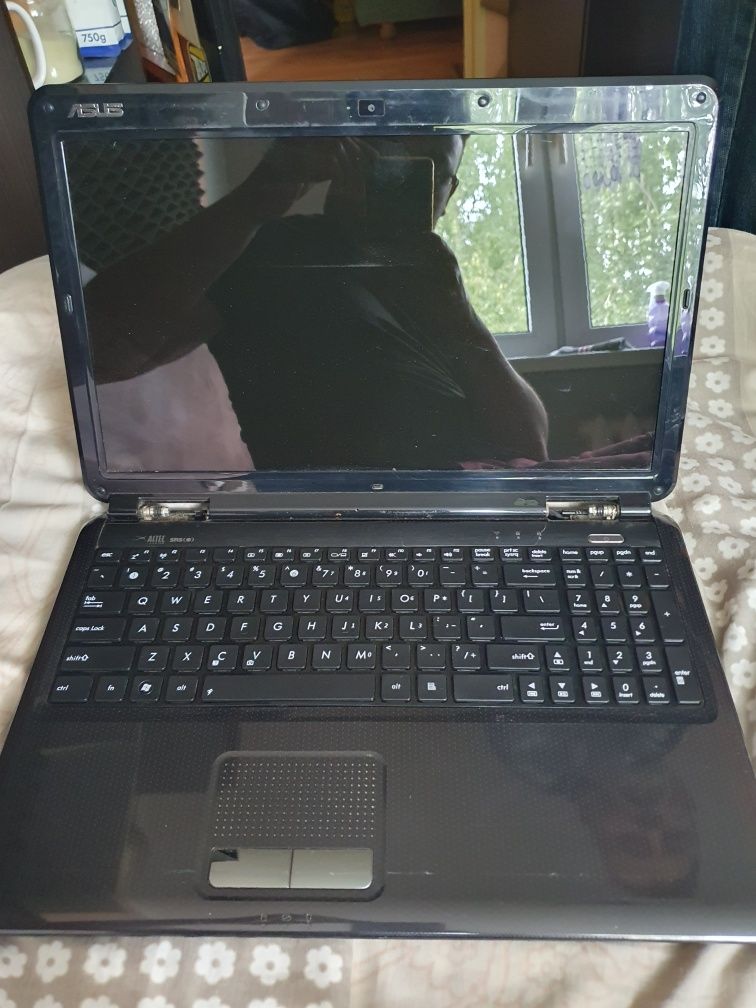 Laptopy na części sztuk 3 I pół