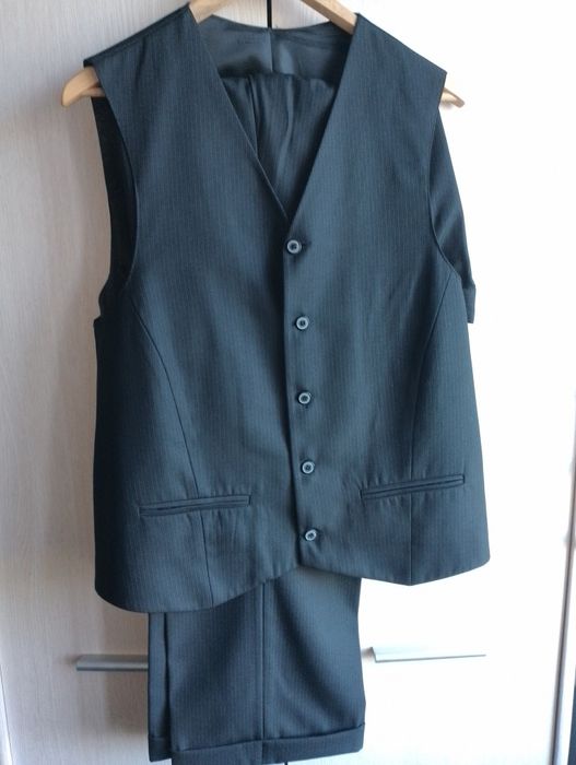 Garnitur męski trzyczęściowy