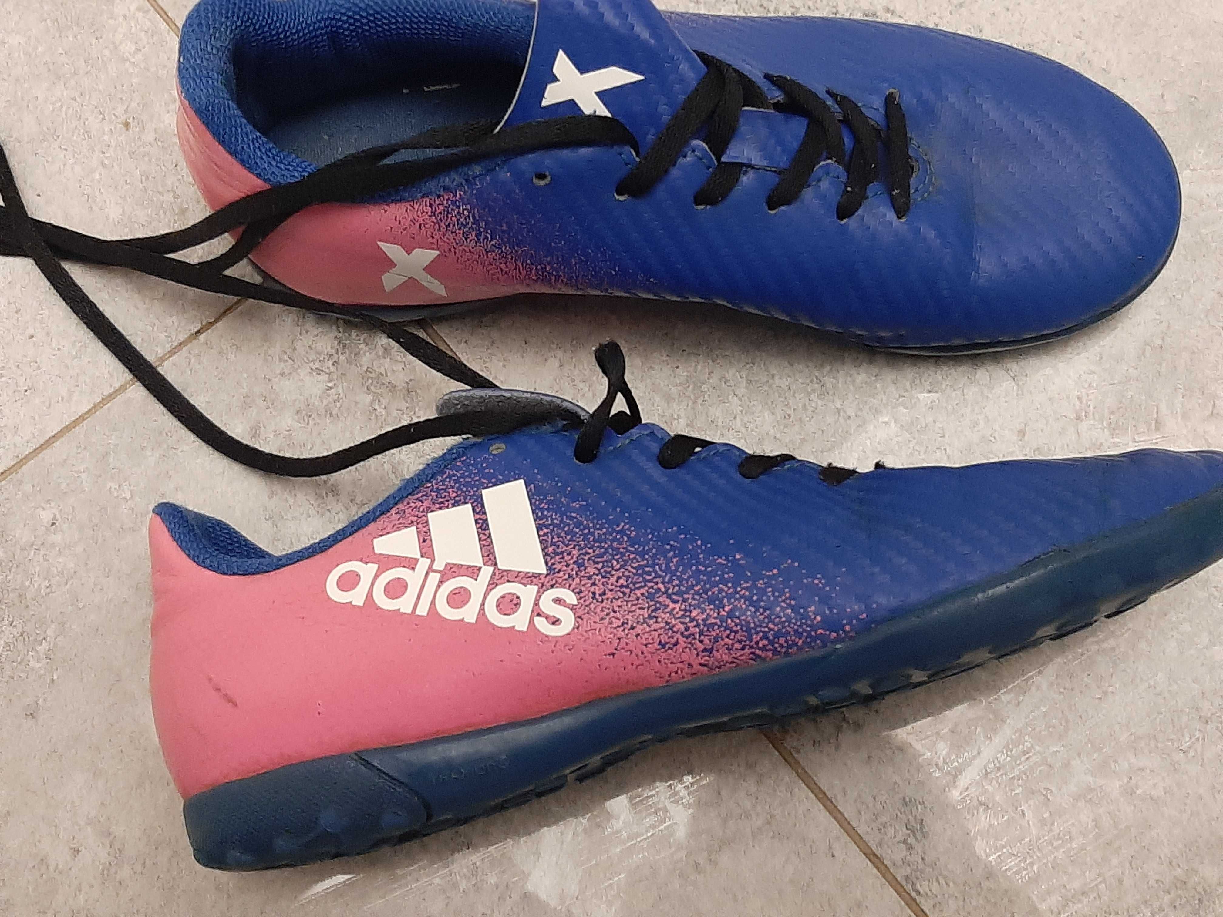 Sprzedam buty halówki do gry w piłkę firmy Adidas rozm. 35