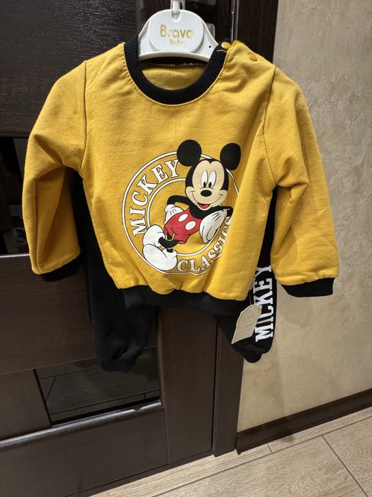 Новий костюмчик з етикеткою 18-24 місяці