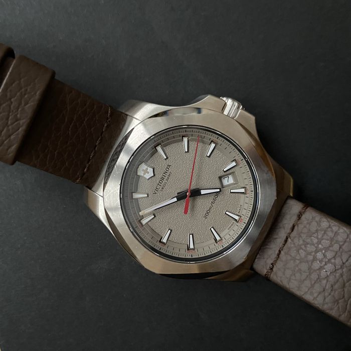 Часы Victorinox швейцария