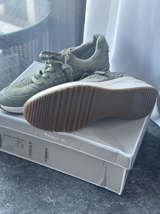 Продам кроссовки Tamaris