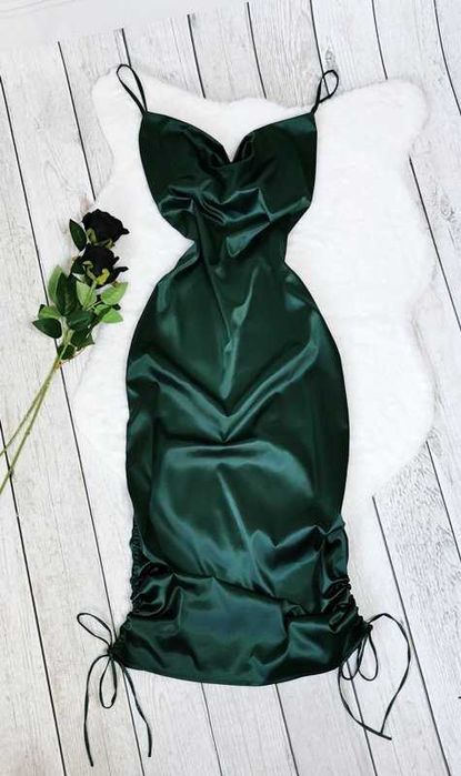 Elegancka Sukienka Satynowa Butelkowa Zielona Drapowana Regulowana M