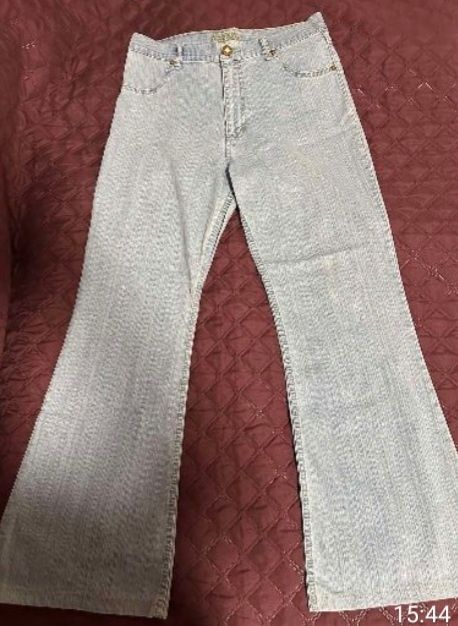 Продам,голуюые джинсы клош!