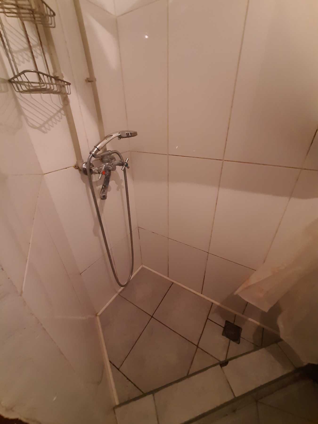 Виставка продаж кімнати 18м.кв \ своя зона кухні / другий поверх !