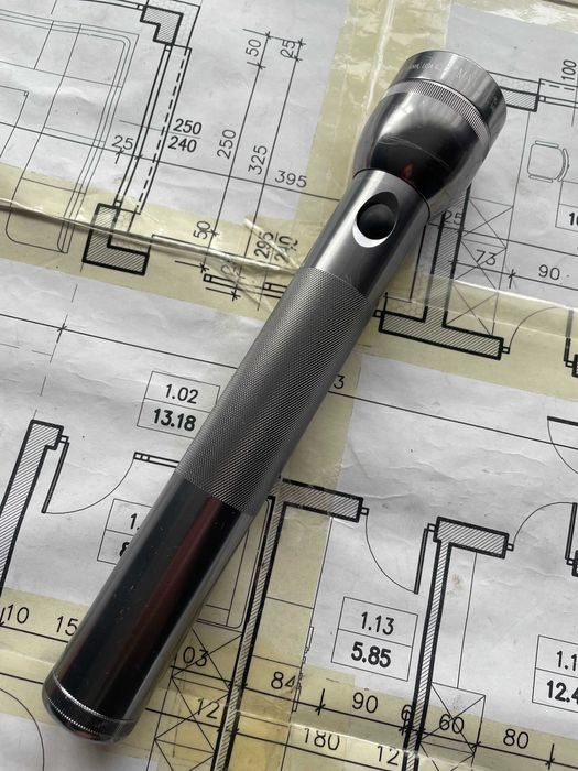 Latarka MAG-LITE D3 oryginalna Srebrna, Świetny kolor