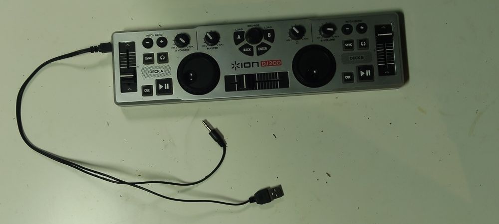 Kompaktowy korektor DJ , ion audio idj2go