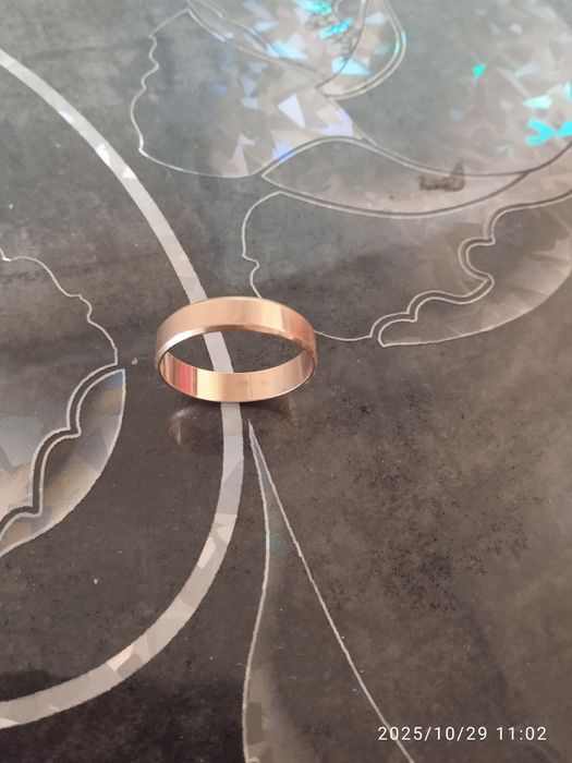 Продам золотое кольцо