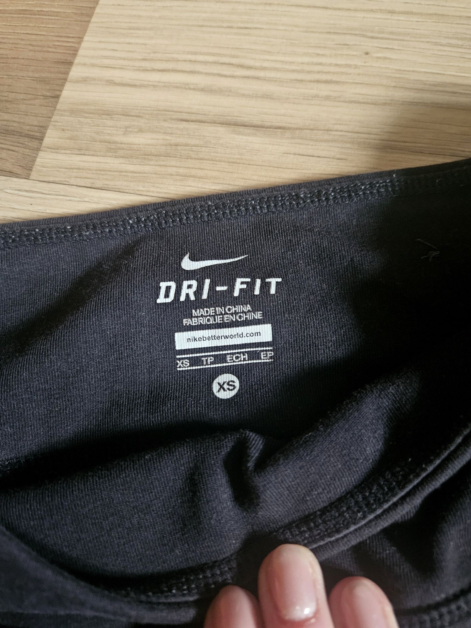 Leginsy Nike z napisem