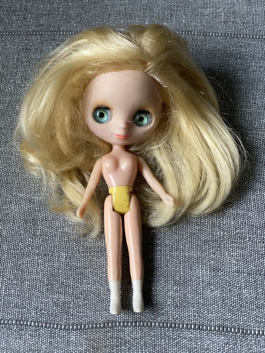 Laleczka mini blythe blond Hasbro