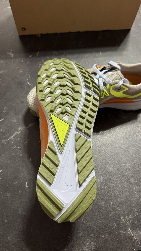 Nike React Pegasus Trail 4 „Cobblestone Volt” r. 40.5, wkładka 25.5 cm
