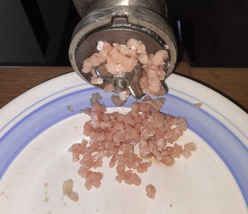 М'ясорубка механічна з 2 ножами, вставкою для маку, клеймо 5Д-70 1970